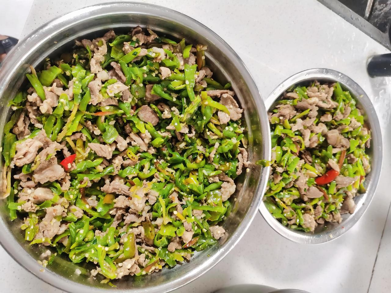 不知是什么原因，青椒炒肉的青椒本地的好吃，又辣又鲜，现在正是好季节！

过一段吋
