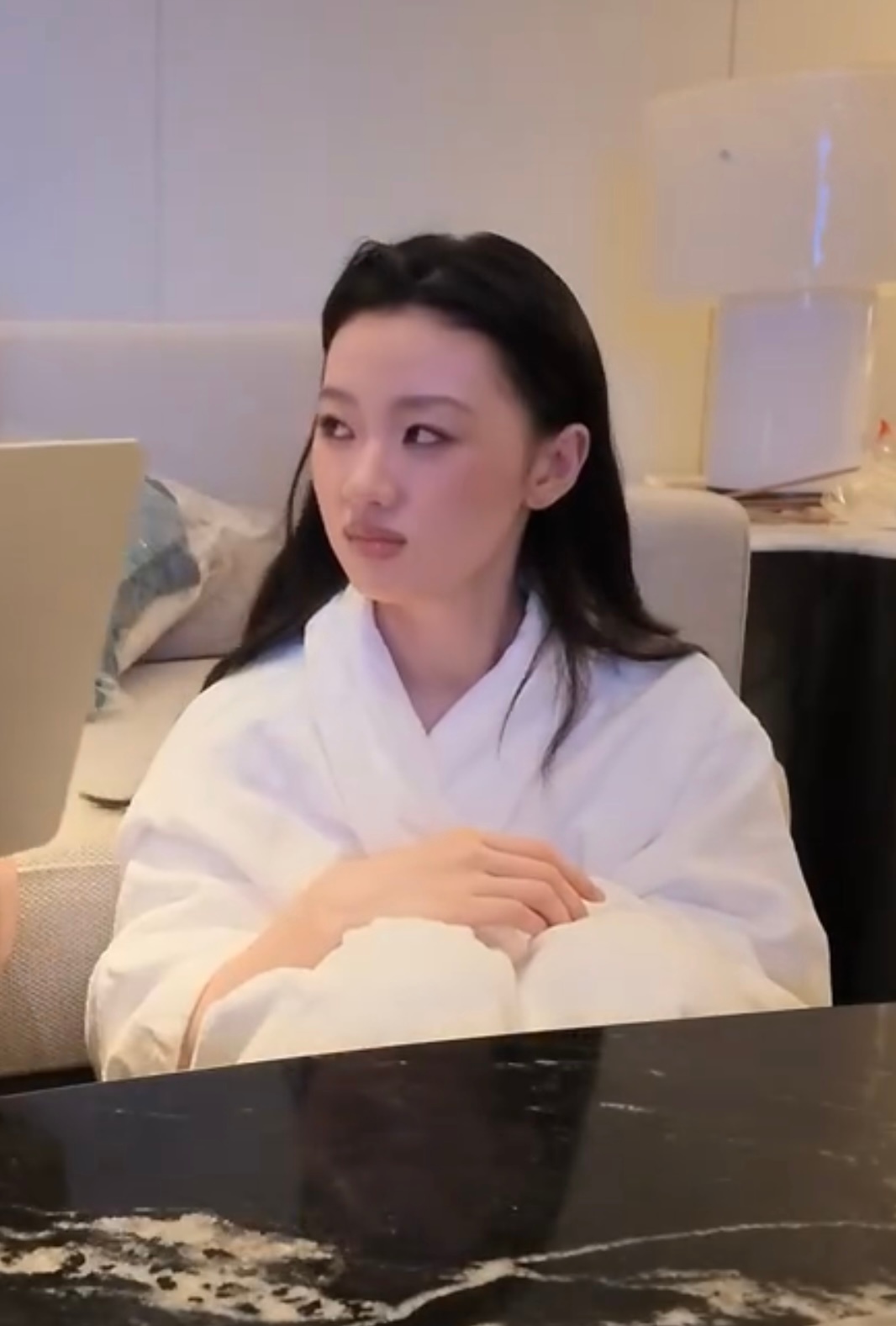 我妈有这张漂亮脸蛋干什么都会成功的 