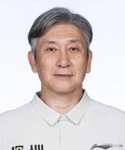 看了今晚深圳队跟广州队的第一节比赛，可能很多广东球迷都不明白为什么深圳队要下死手