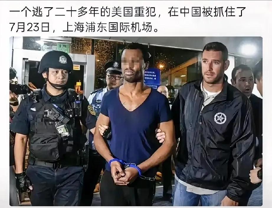 把这两张图连起来看，真有些细思极恐了，
图一，一个在美国涉嫌强奸幼女，杀害妻子的