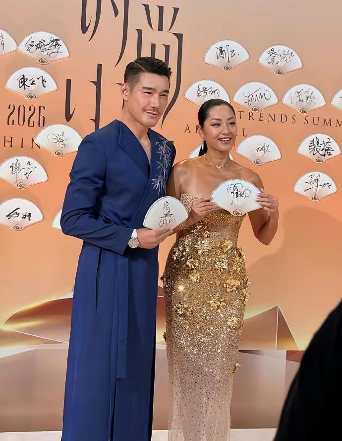 胡兵又拿瞿颖“打窝”，每次看到他们俩友情到爱情这套词就腻歪。

  胡兵他怎么回