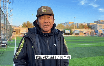 看到这一幕！真的泪目了！68岁的程显飞指导，今年带队连拿两个国际比赛的冠军，竟然