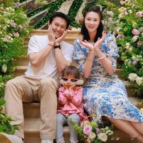 女儿的本性决定女人不能过于强势，否则自寻烦恼，败坏了家风，影响了后代，干扰了家庭