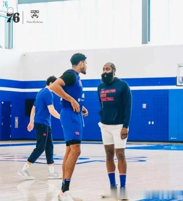 #哈登真的瘦了吗# 
北京时间10月14日NBA76人队前锋哈里斯接受采访谈到了