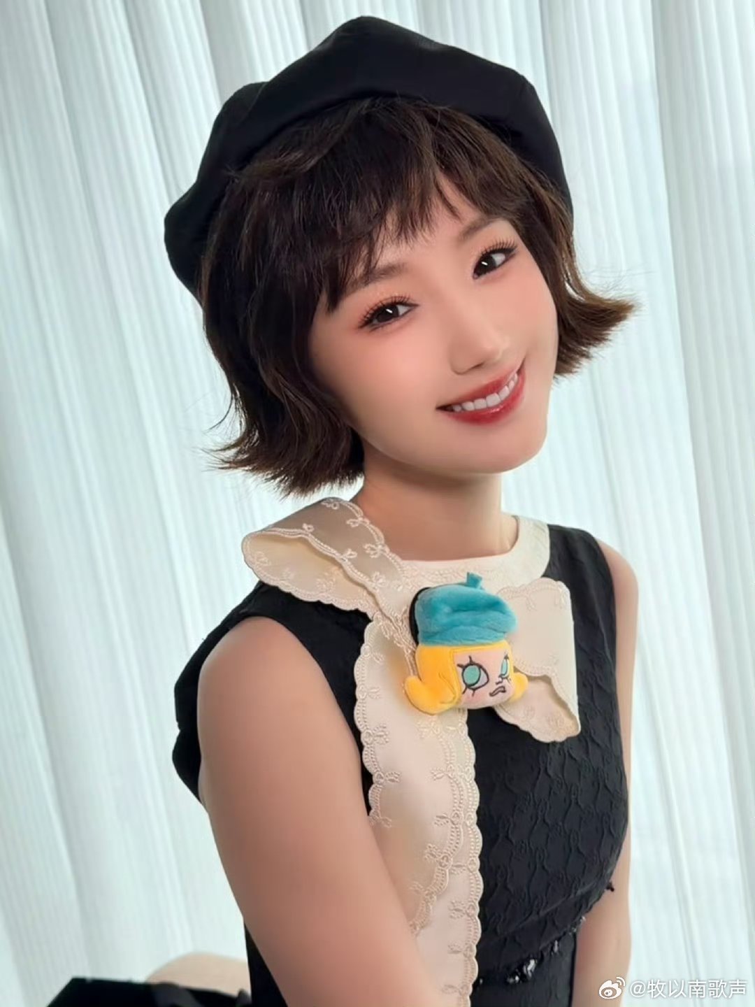 毛晓彤短发好俏皮毛晓彤的一双大眼睛，真的是好美啊，好可爱的造型哦，又美又俏皮，好