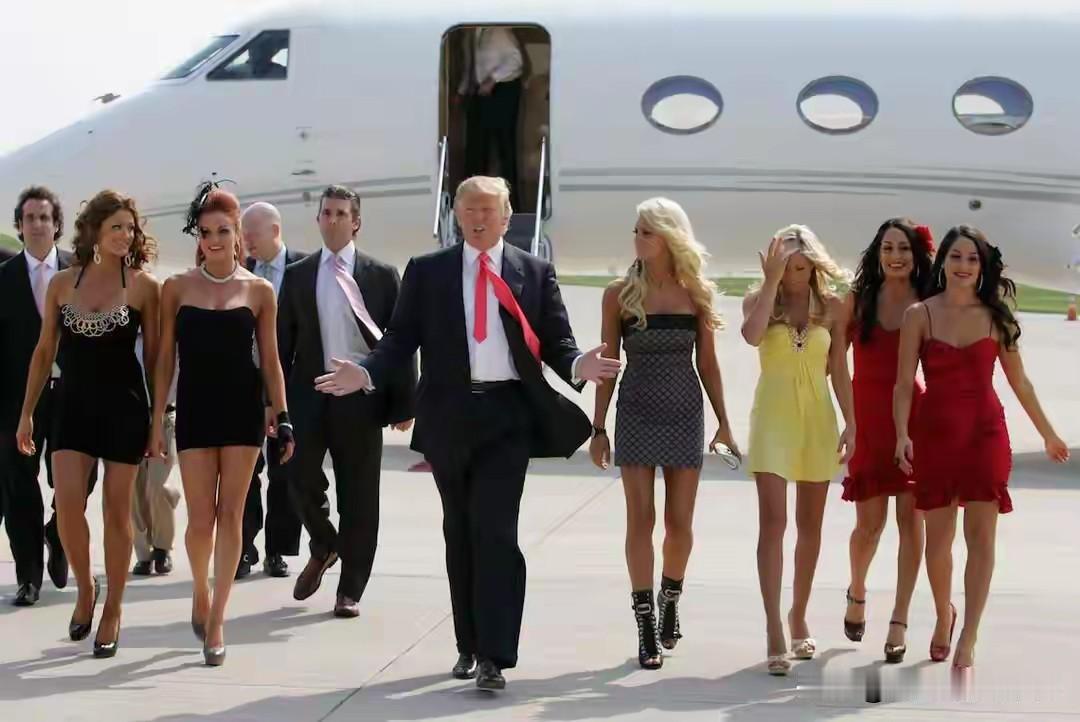 没有谁再比特朗普更懂红颜祸水的巨大危害性了。

特朗普公开说，身处政坛，多看美女