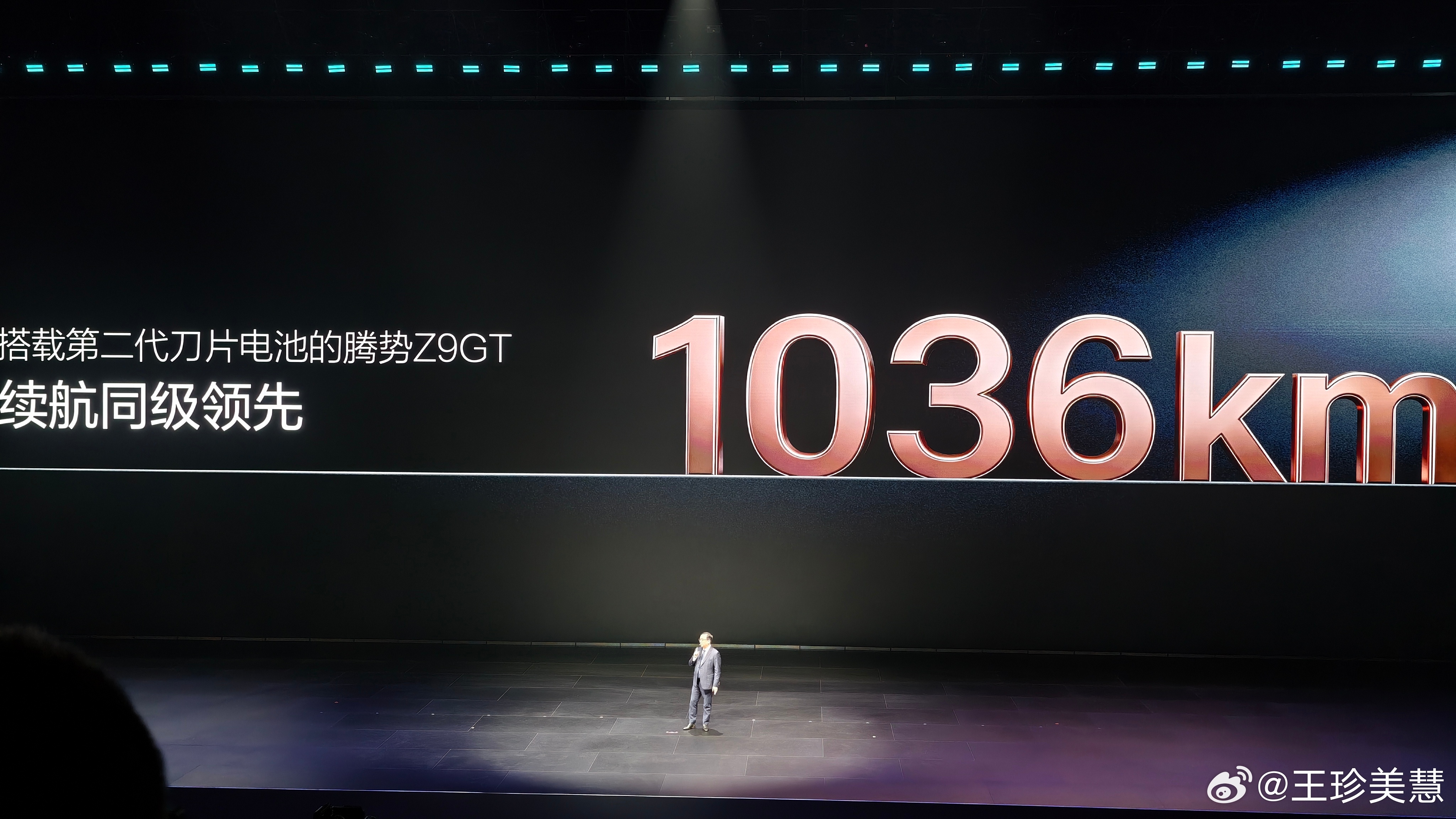 就看吧！第二代刀片电池充电快，跑得远，安全性高，闪充桩长得还漂亮～预计年底建成2