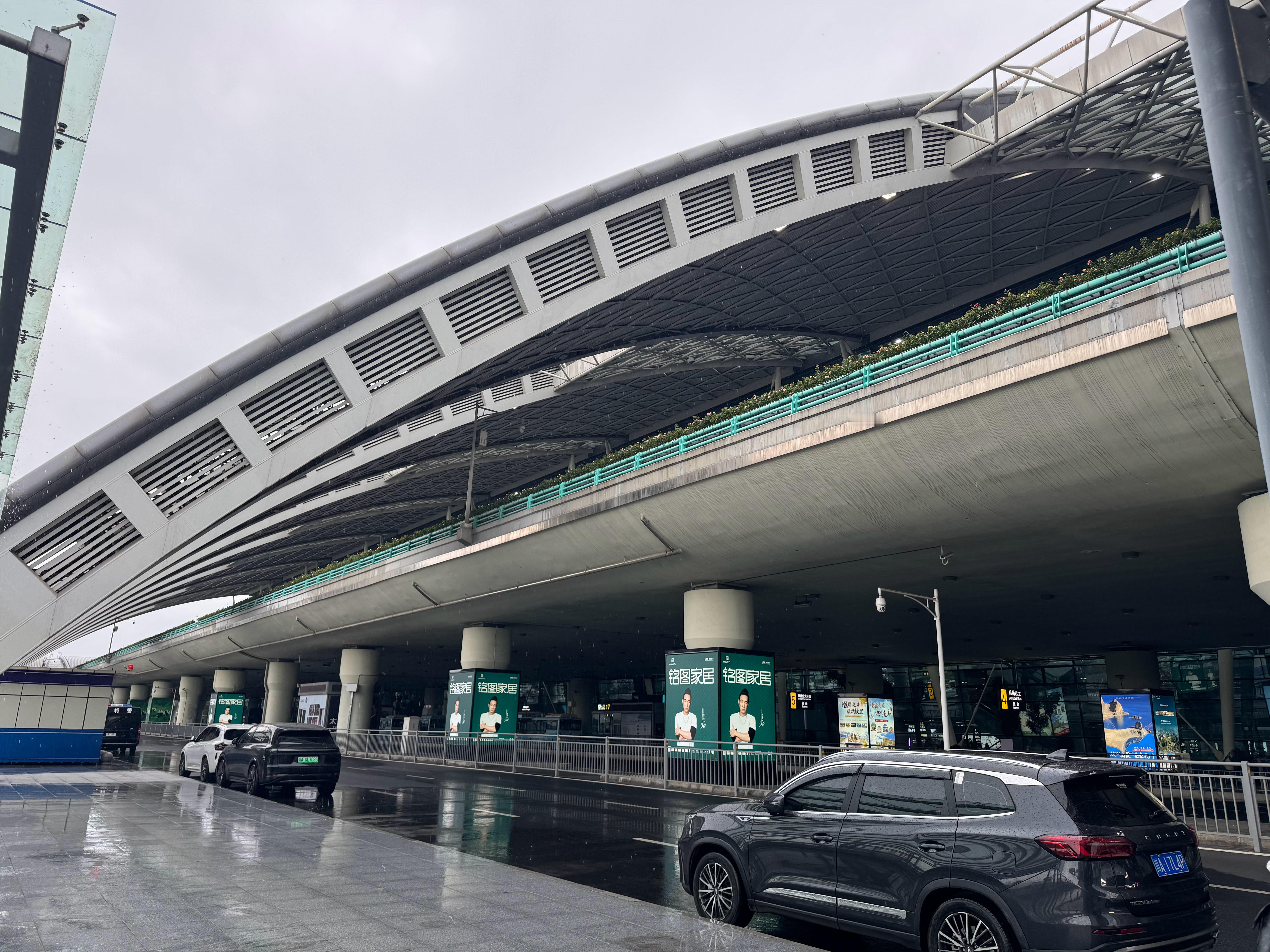 又是一年车展成都欢迎我2025成都车展三公李我与汽车的日常  ​​​