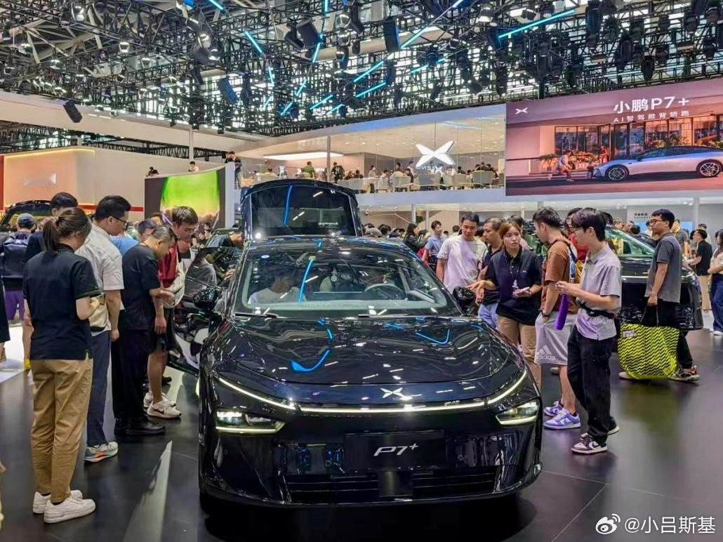 这次广州车展小鹏没有全新车，媒体日能看到小鹏报道就是雷军和何小鹏看车这些。但在公