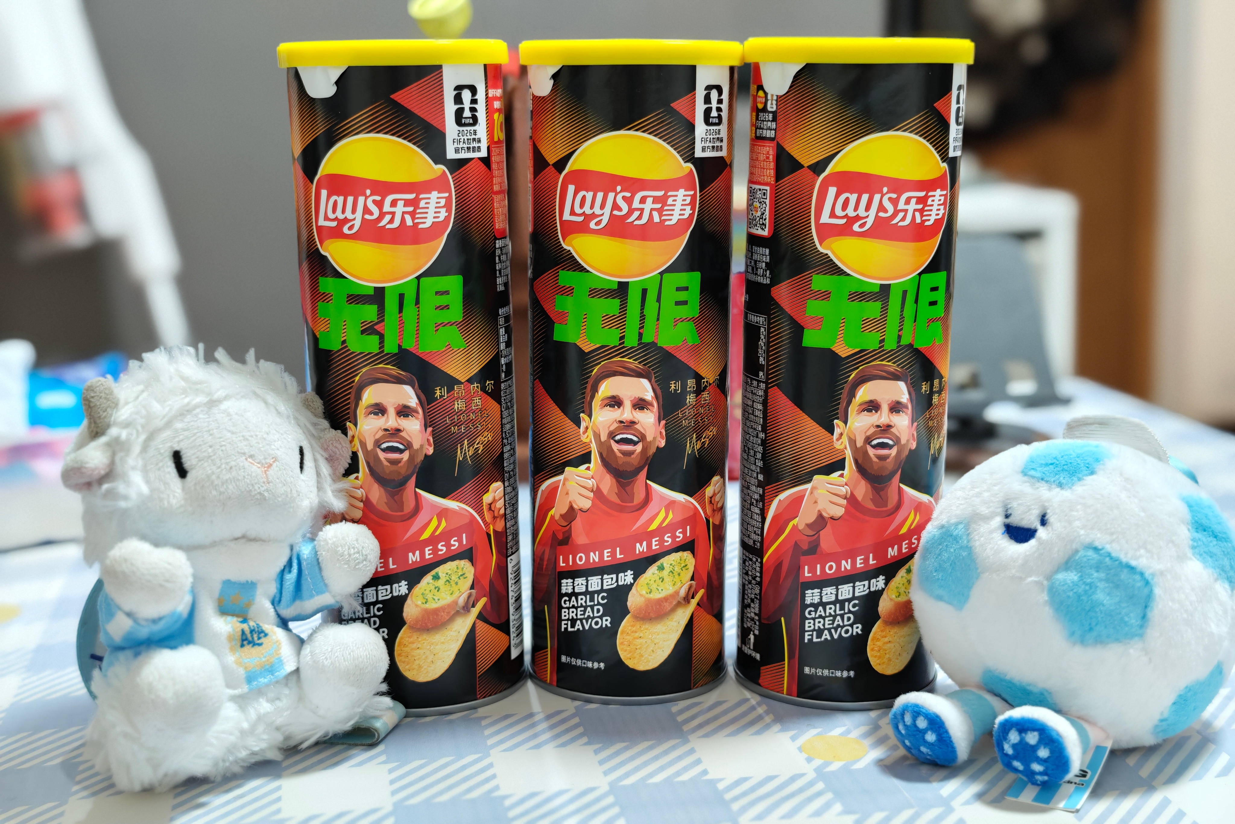 梅西 怎么知道世界杯的脚步近了？梅西的联名产品开始上架时，就知道离世界杯不远了！