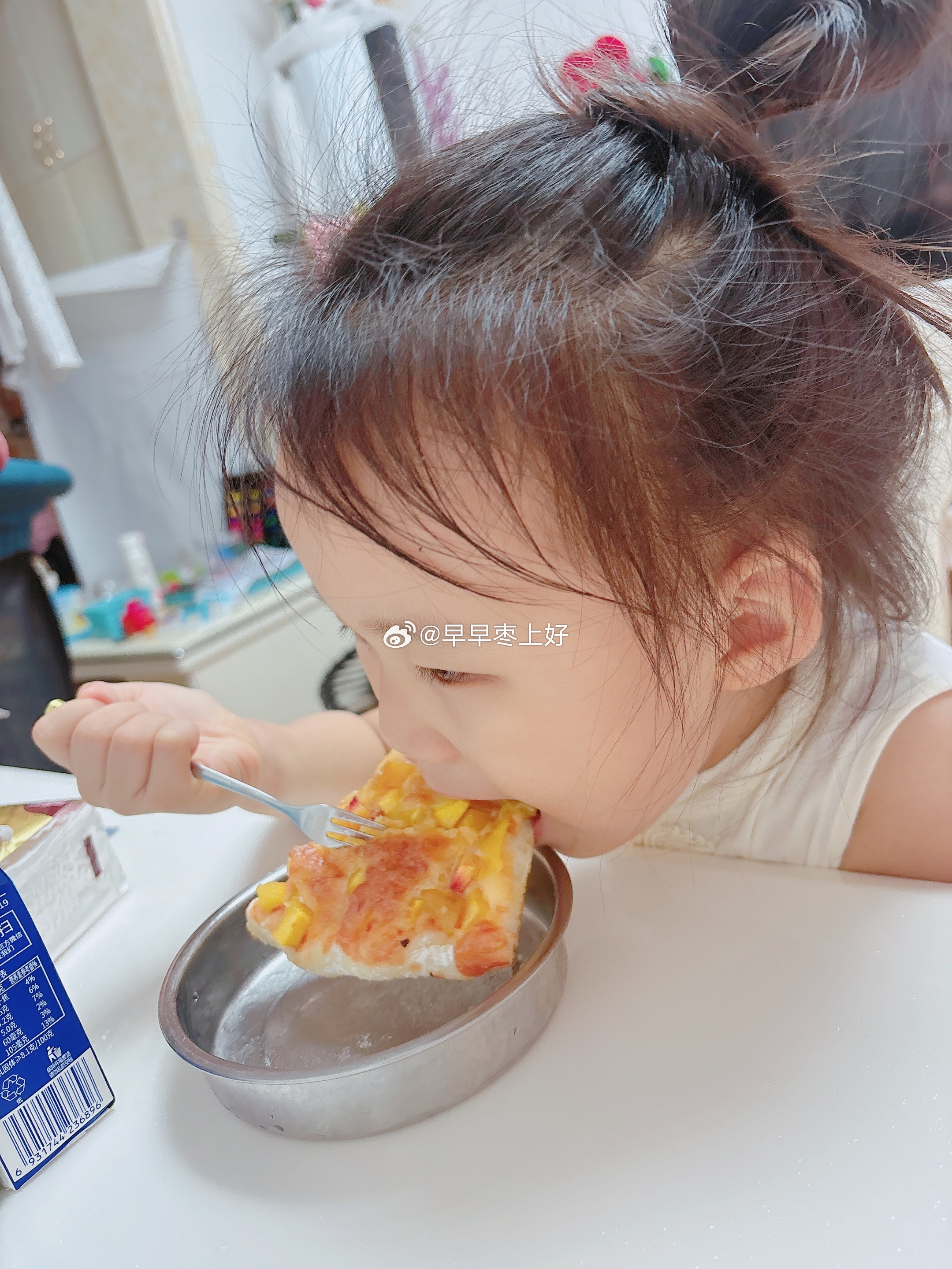 🥣“干饭人”𓎩⁺¹ 👧🏻小朋友点名要吃的黄桃披萨🍕，安排上了‼️她负责