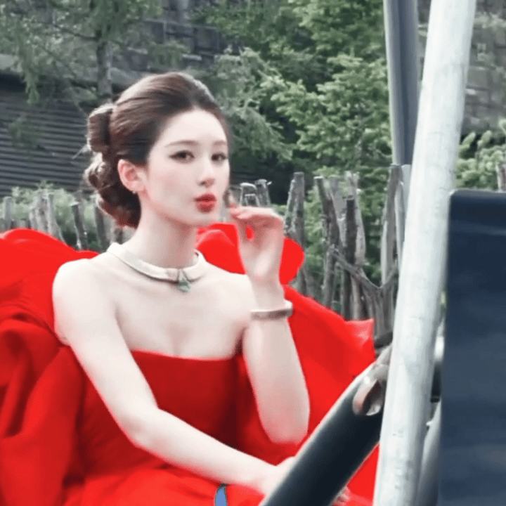 可爱小猫🐱赵露思