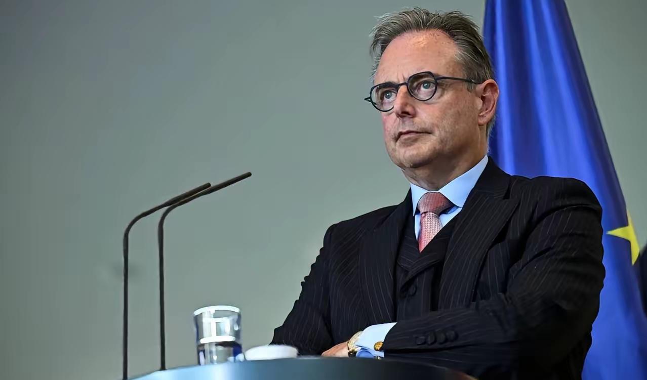 【比利时首相呼吁欧洲与俄罗斯展开谈判】
3月19日，据俄罗斯《生意人报》报道，比