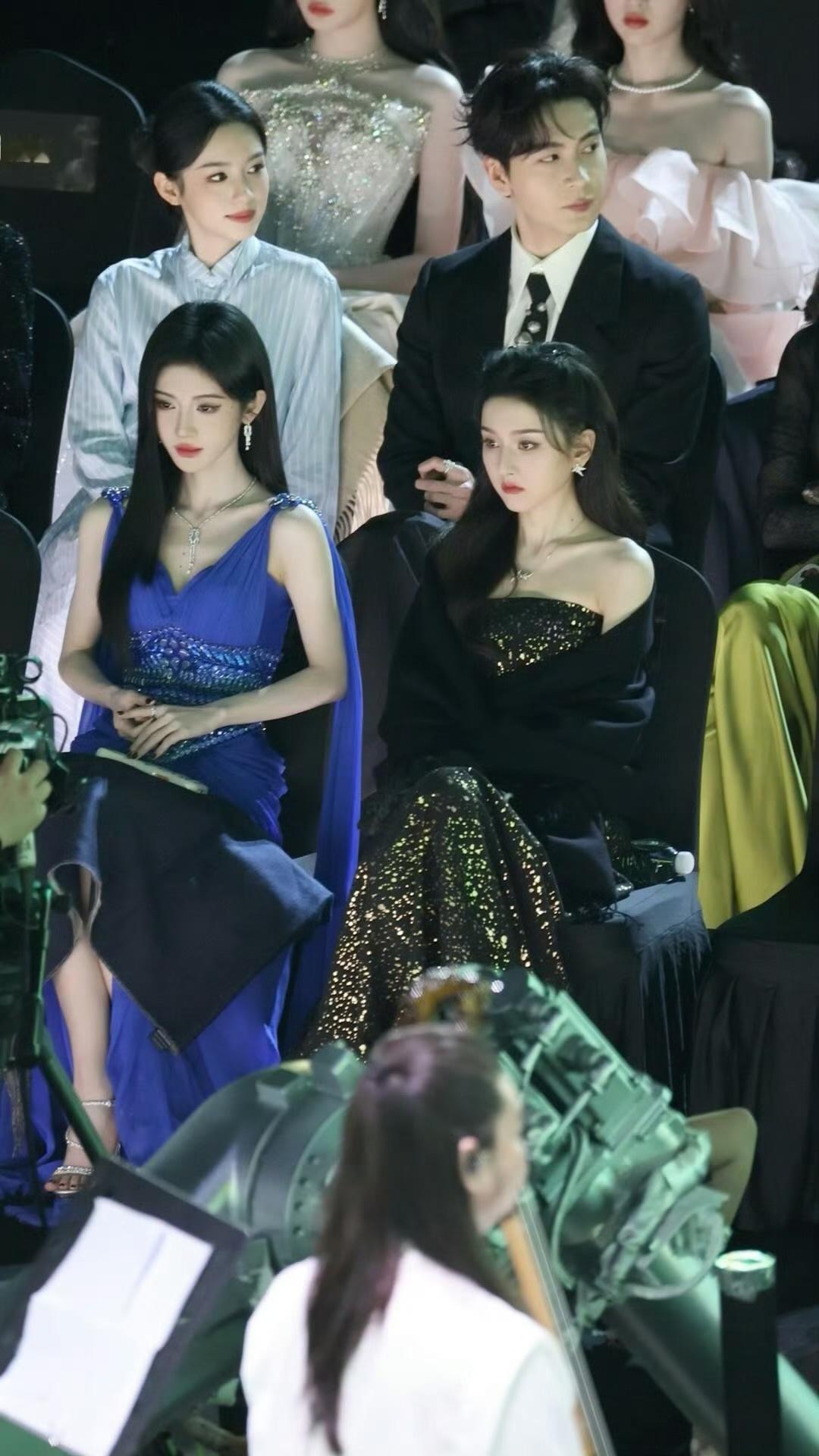 一些鞠婧祎星光大赏内场照片💙 