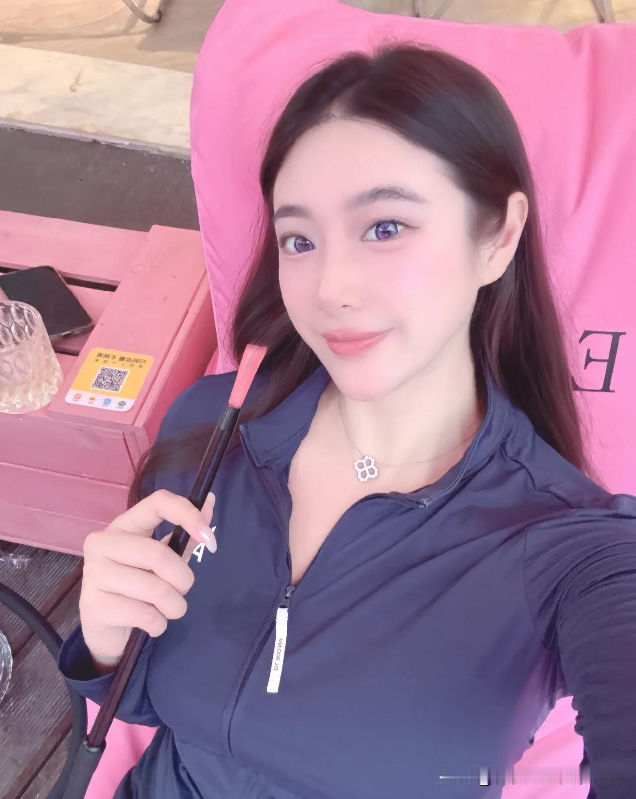 晒图笔记大赛很喜欢这位网红，忘了叫啥名字