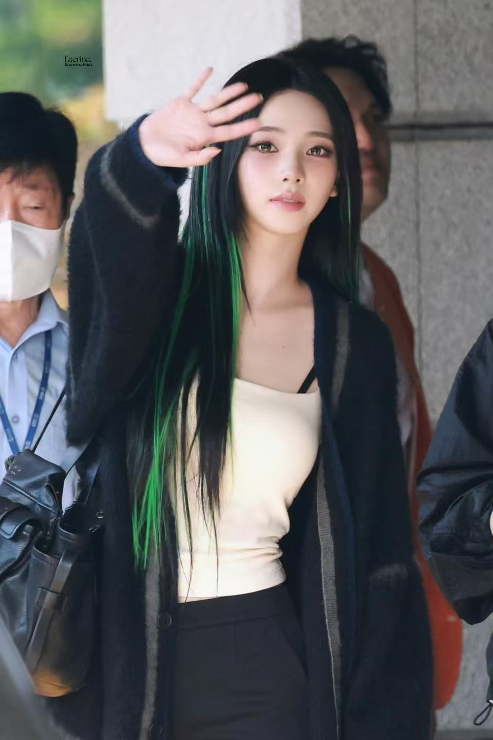 柳智敏黑绿色挑染造型柳智敏绿色挑染造型 柳智敏黑绿色挑染造型 