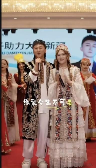 小故事！
    瞧瞧 眼前这幕，满是暖融融的烟火气，这都 是佟小喵平日里，平常