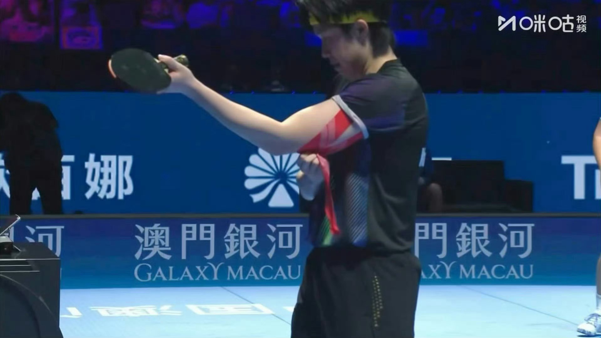 许昕说一直有人希望王楚钦输🦁王楚钦撕掉肌贴 上一次印象最深刻的撕肌贴是23卢布