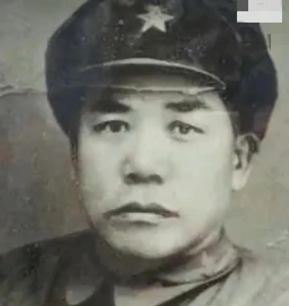 他被称为最强的单兵战士
他身高近两米的河北人，被称为“军中吕布”。
30岁参军，