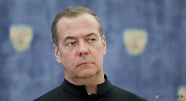 彻底决裂了！
  俄罗斯安全会议副主席梅德韦杰夫公开表示，有情报显示英国和法国想