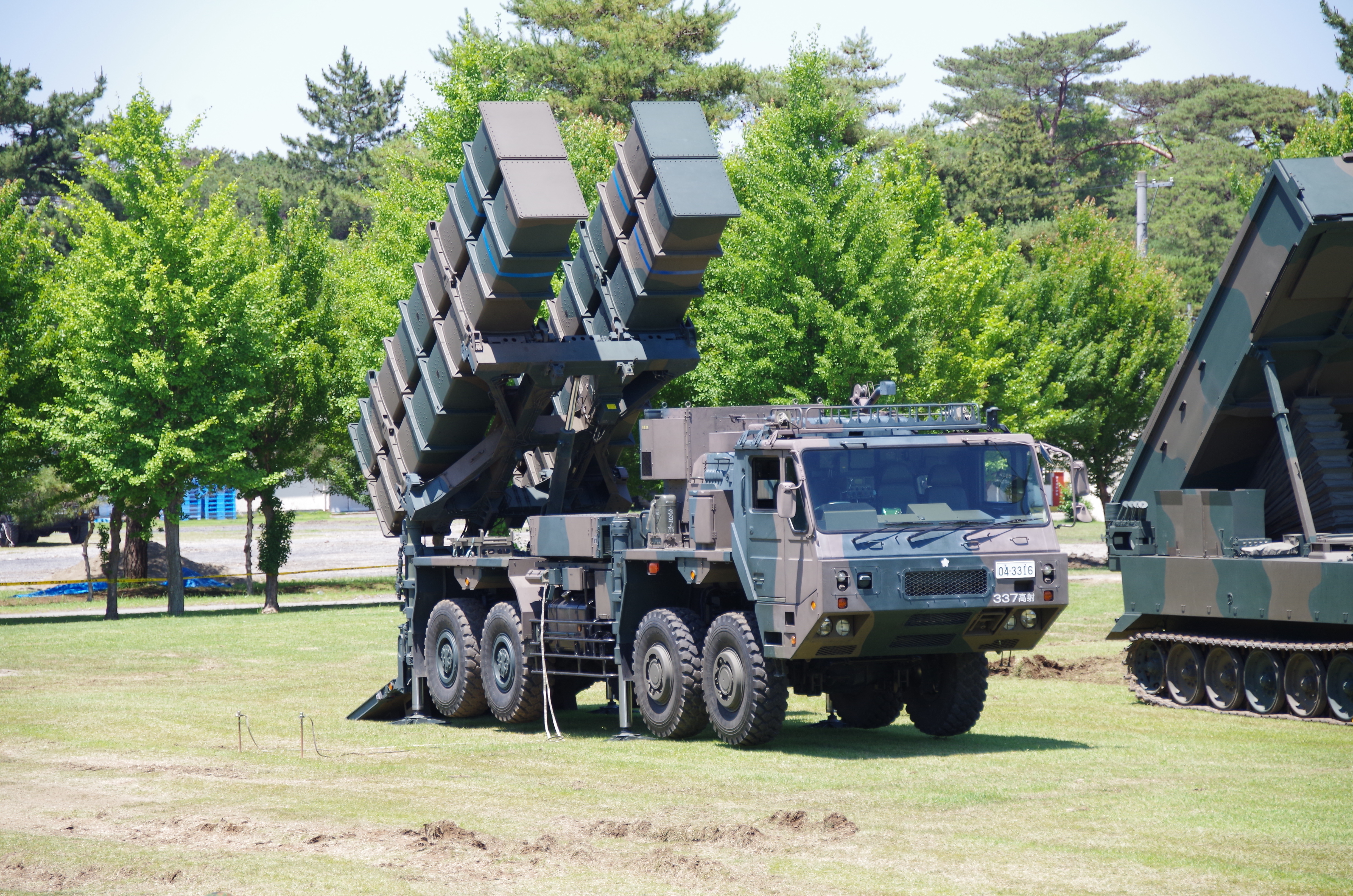 据日本共同社报道，日本防卫相小泉进次郎23日到访日本最西端的与那国岛，同町长上地