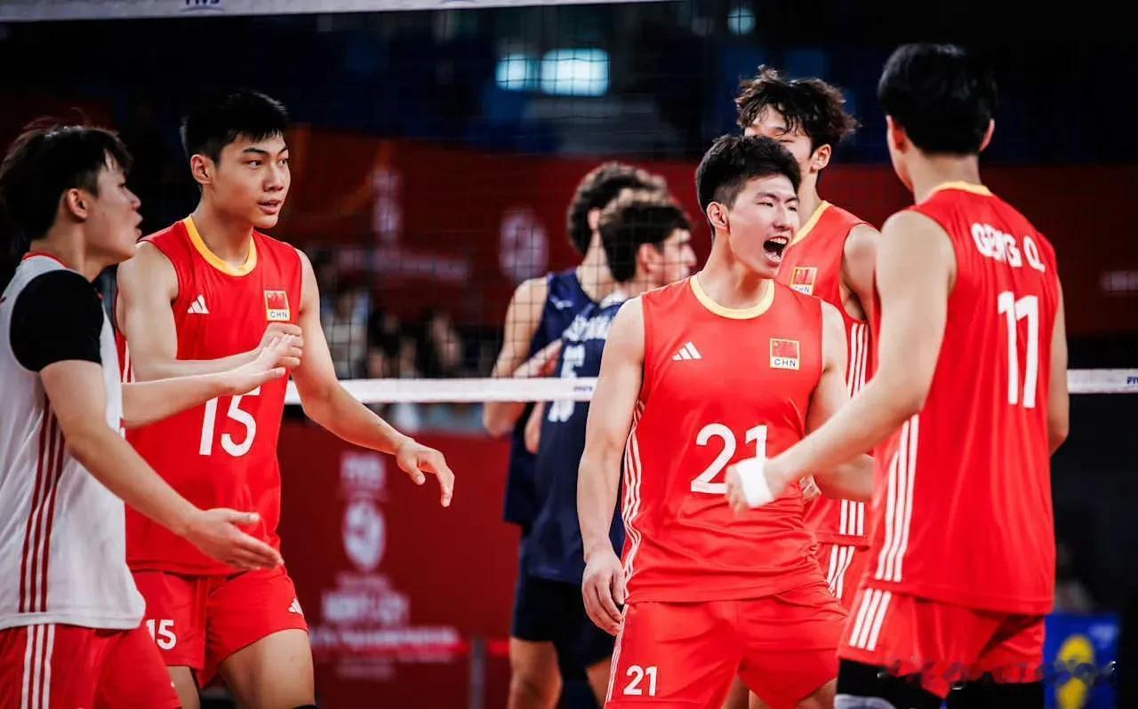 赖亚文双喜临门——今夜必须会做梦笑醒！中国女排以3-0横扫劲敌多米尼加以F组第一