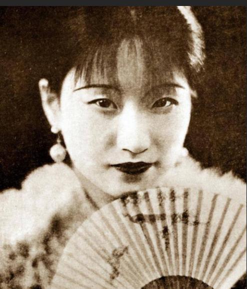 1965年，62岁陆小曼去世。翁瑞午的长女翁香光闻讯赶来，眼前的场景令她惊愕不已