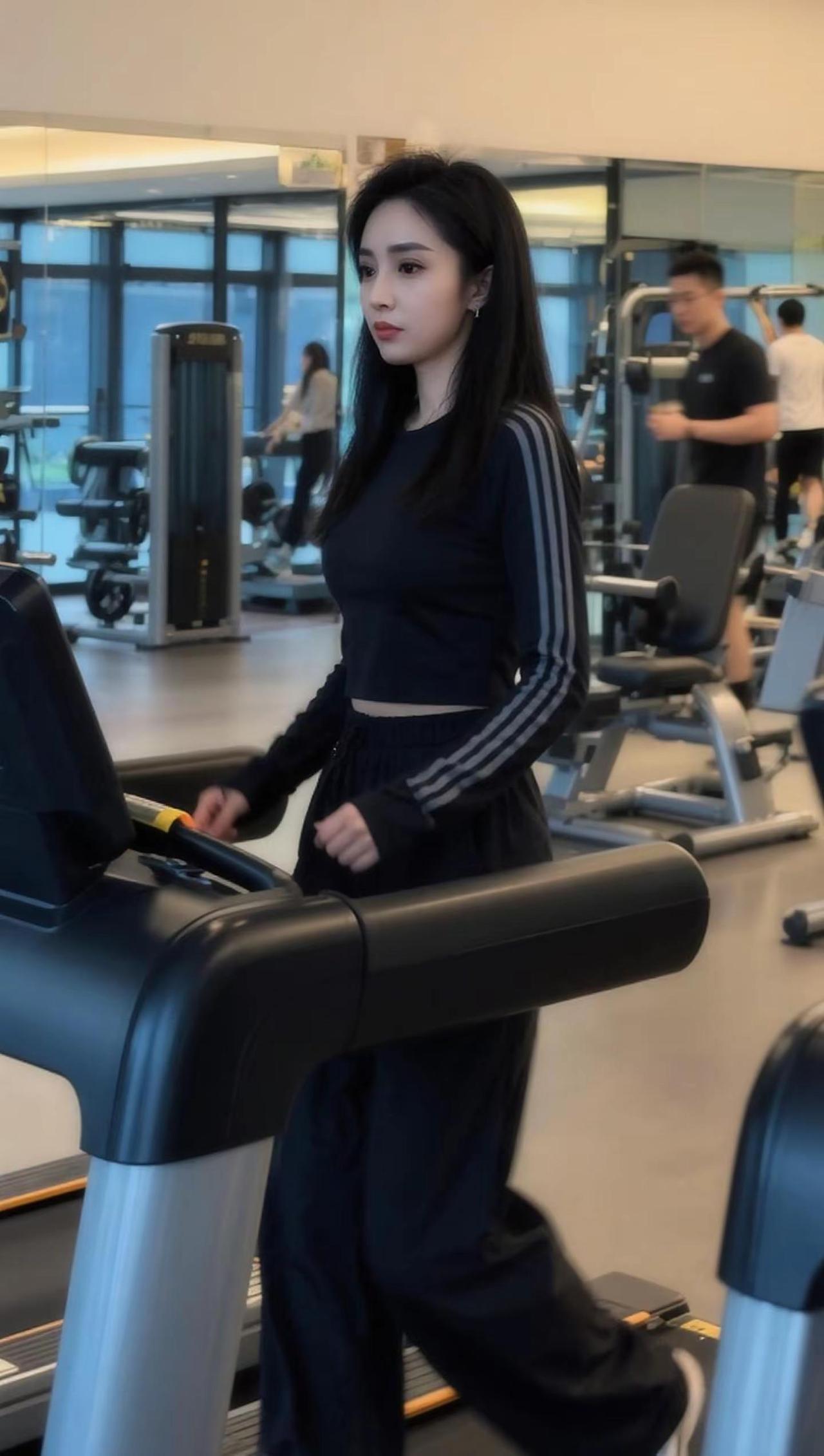 运动裤女款健身 健身搭子在哪里