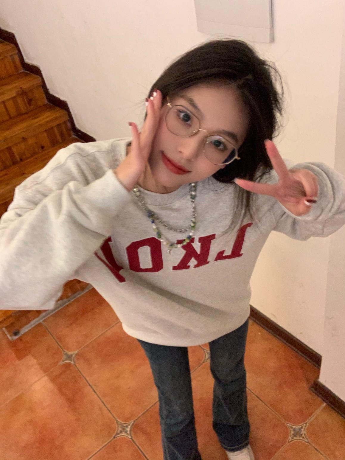 房间乱的都是美女