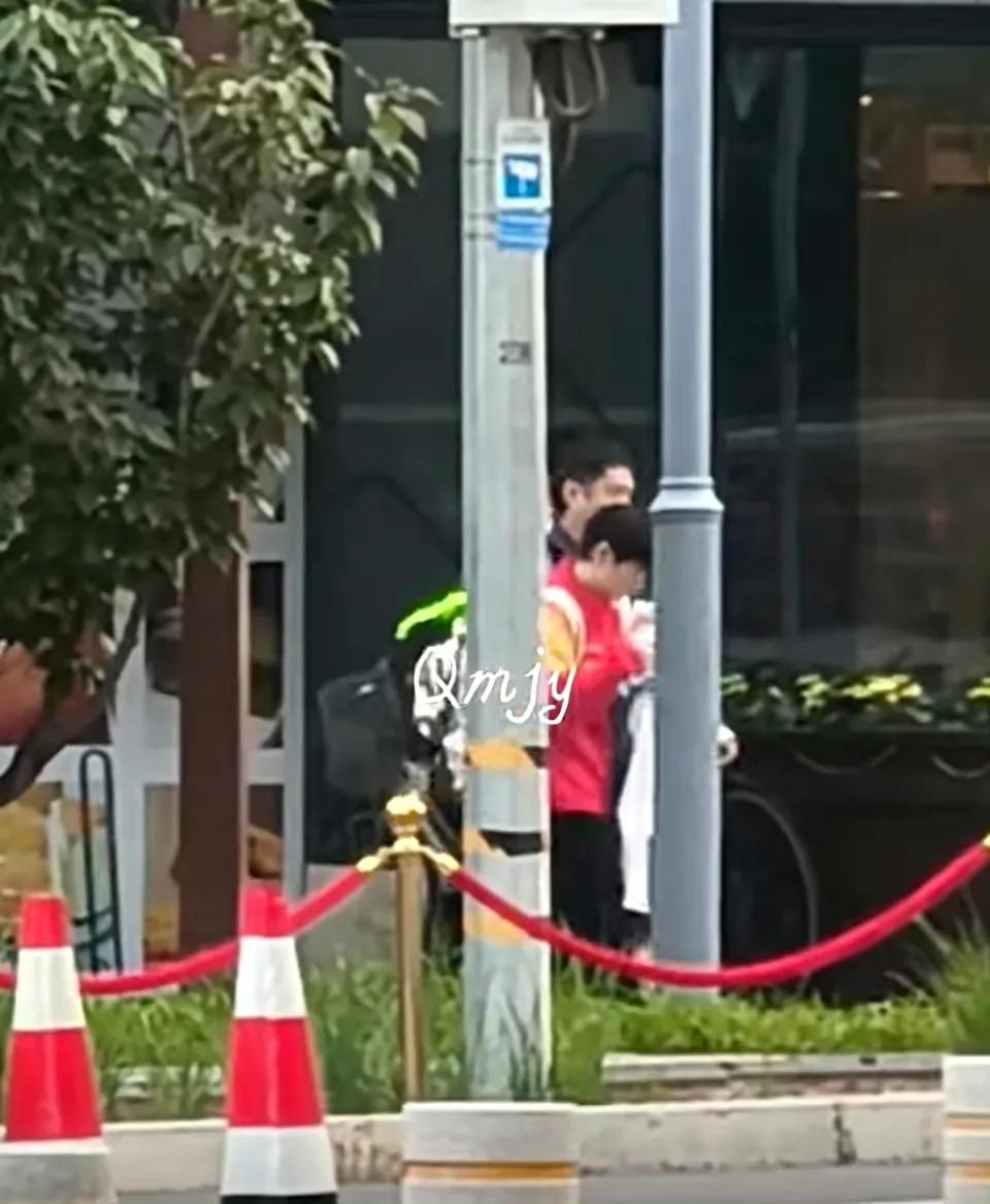 莎莎的比赛终于结束啦。今天可真是有看点，方博来看莎莎比赛呢。他呀，和coco凑一