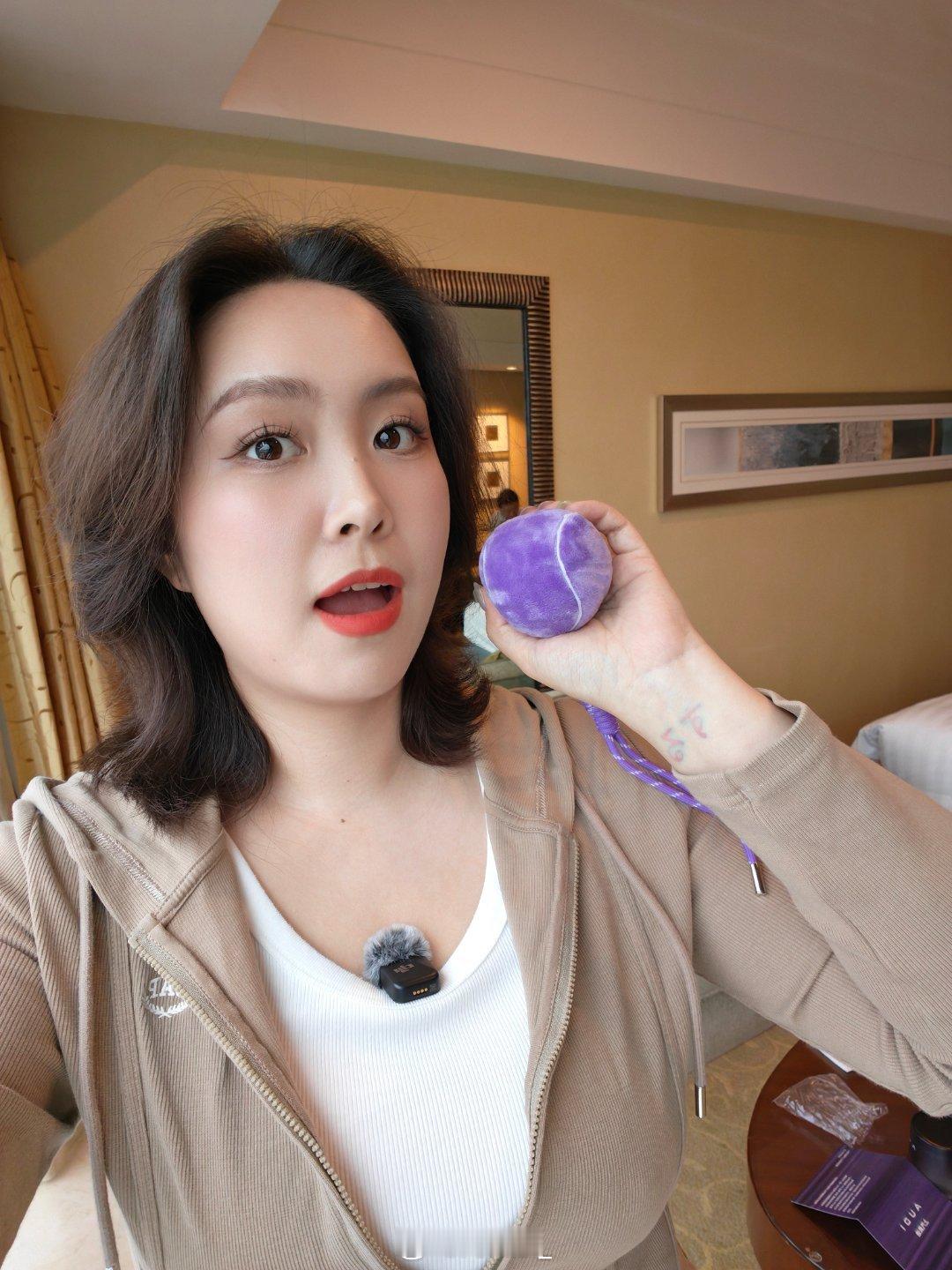 猜一猜～今天要去参加谁的发布会👀提示词：代言人打网球的大歌碎碎念汽车 成都