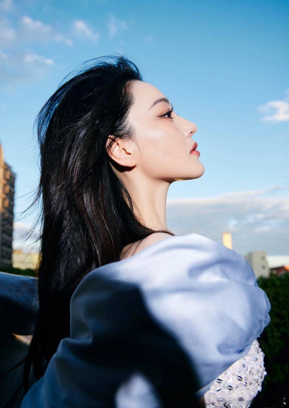 自打张馨予结婚之后，很少再看到她有别的活动了，不过她当时在娱乐圈也是属于黑红，感