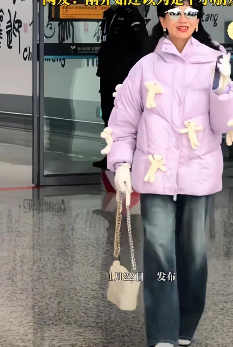 这是72岁的赵雅芝吗？真没认出来啊！娱乐圈里，总有些女星就像传奇人物，比如赵雅芝