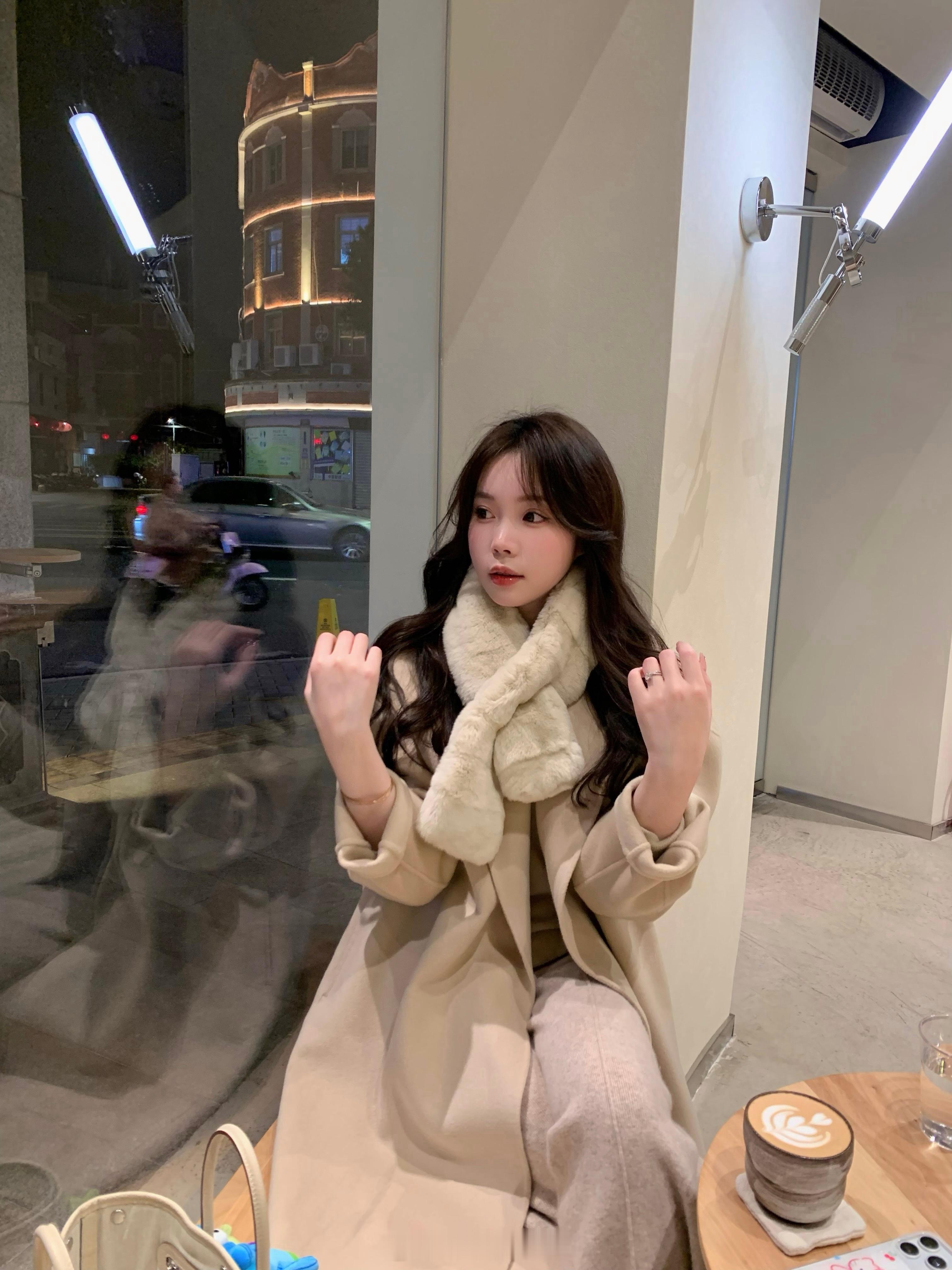 闺蜜们 新年美甲来了heiyo~…🤍最近是愈发喜欢的拍照手法～～～～～～ 