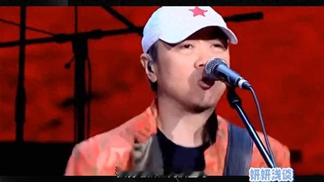 65岁崔健登台演唱，热血依旧，不愧是摇滚教父！