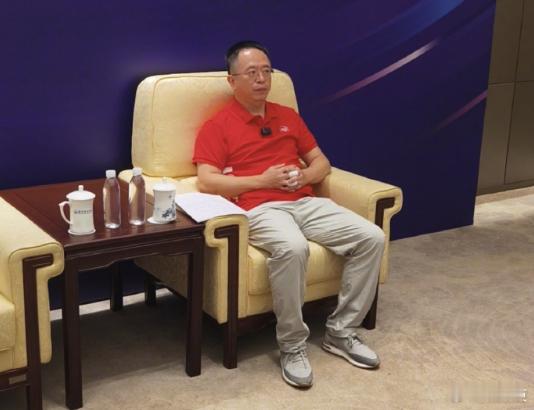 周鸿祎称AI和安全缺口达百万级360公司董事长周鸿祎表示，我国在AI方面以及安全