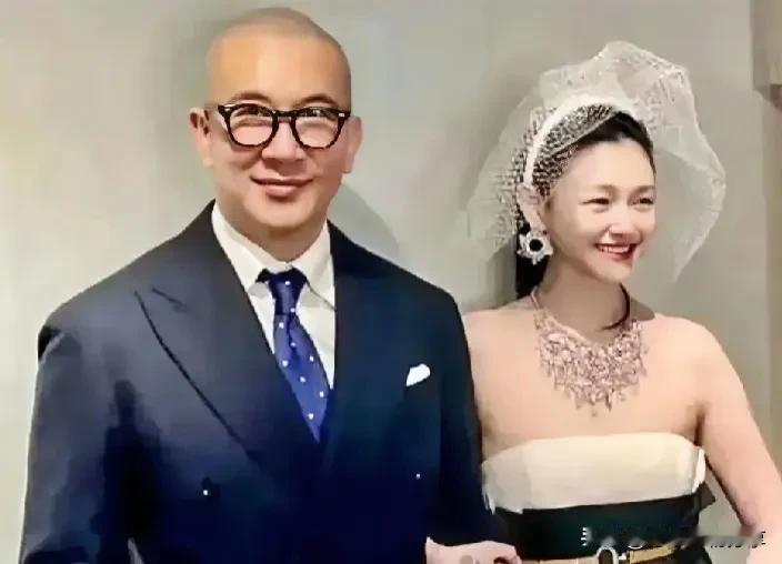 近日，大S立下了遗嘱，年纪轻轻的就立遗嘱[捂脸][捂脸]大脑想空了！

她将大部
