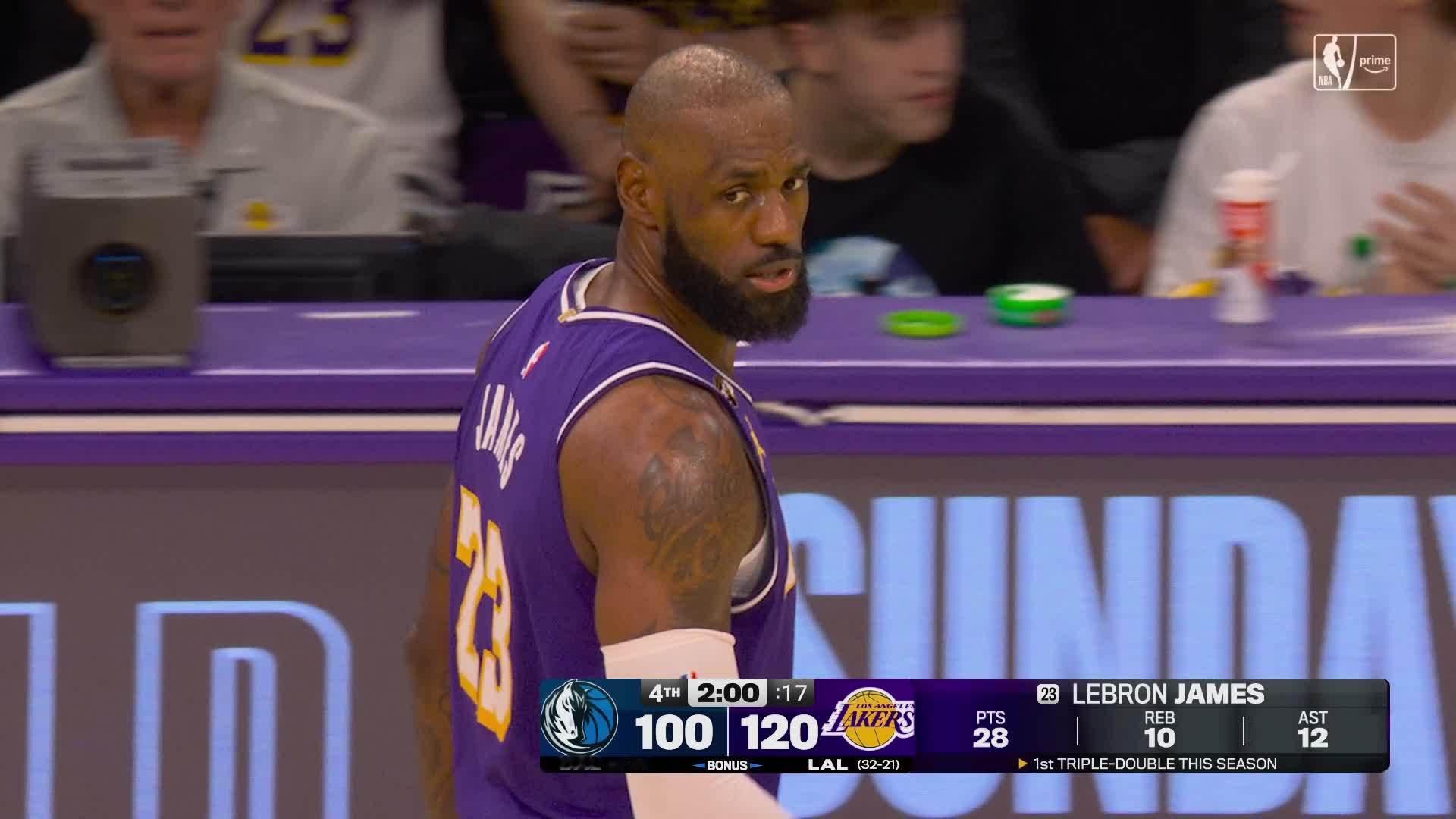 詹姆斯拿到了本赛季第一次三双，当然也是41岁之后的第一个三双，成为了NBA历史最