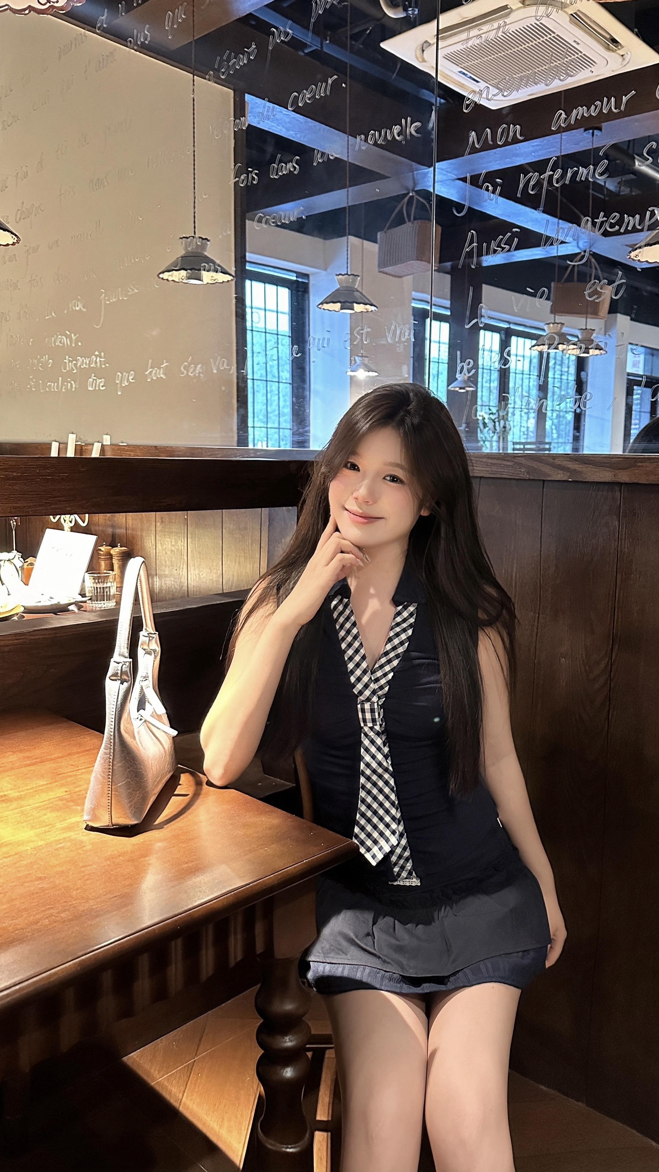你傻傻的挺可爱的 等我统治地球之后 我可以封你做我的大王
