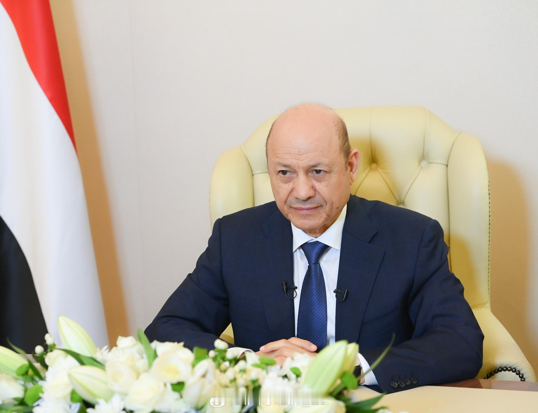 名义上的也门亚丁政府总统（总统领导委员会主席）阿里米今天离开亚丁前往沙特阿拉伯参