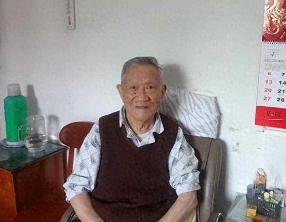 周总理唯一的儿子，却隐瞒真实身份40多年，直到总理去世后才被人知晓，更不可思议的