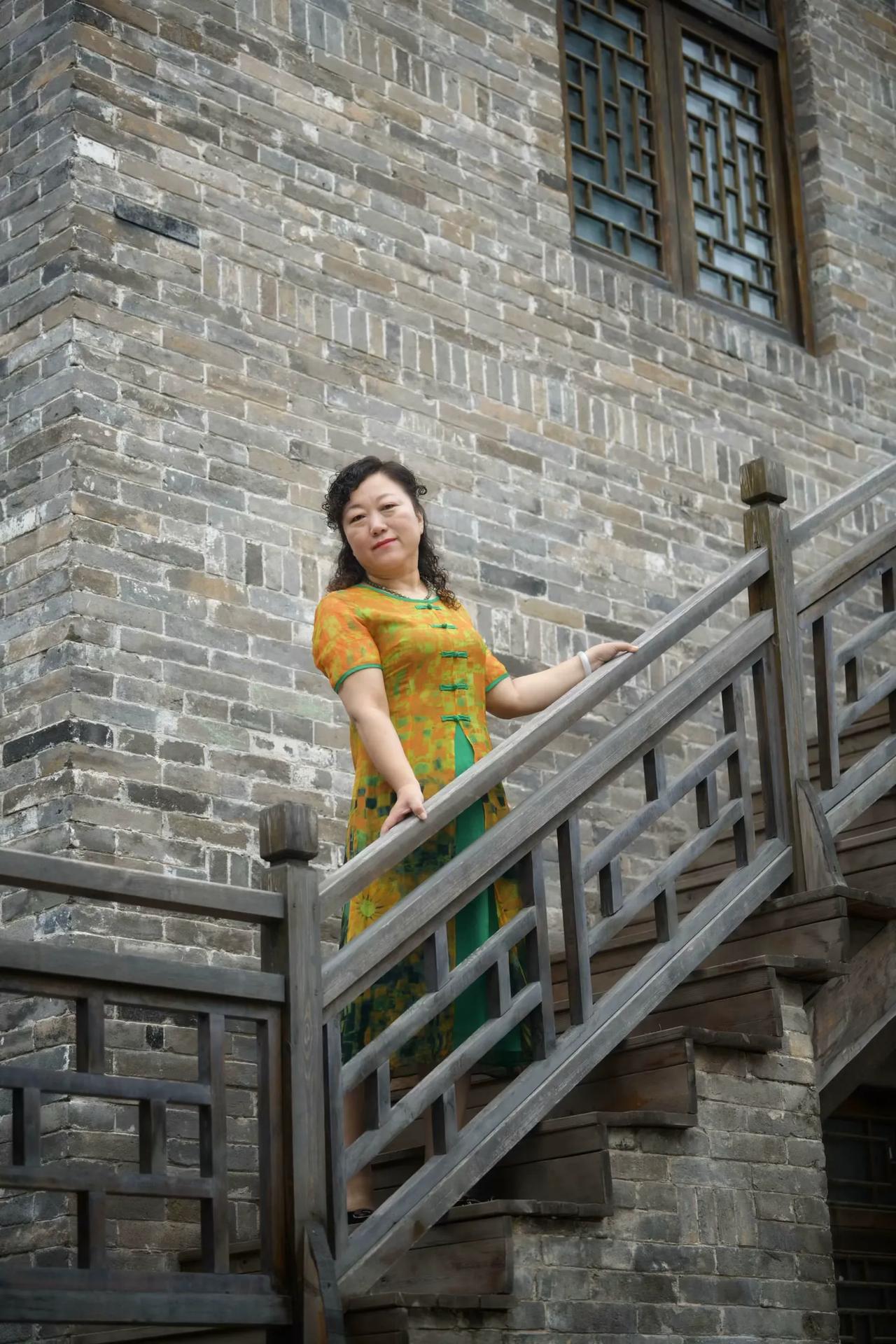 旗袍秀，拍摄于老城串城街。#探寻旗袍之美# #拍古城之美# #记录人文风情#