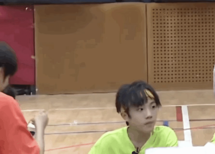 朱苏 男孩子要学会自己吃饭，自己动手 