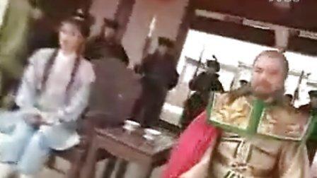 北宋庆历三年
开封府的鼓声响到第三通时
包拯的眉头已经拧成了疙瘩。
 
堂下跪着