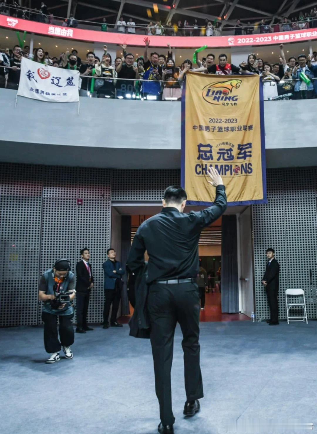 关于杨鸣离任的消息，相信每一位辽宁球迷心中都满是不舍与惋惜，这份心情完全能够感同