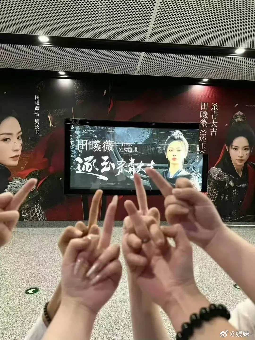 张凌赫可是学霸，怎么染上这种小太妹粉丝，绝了 