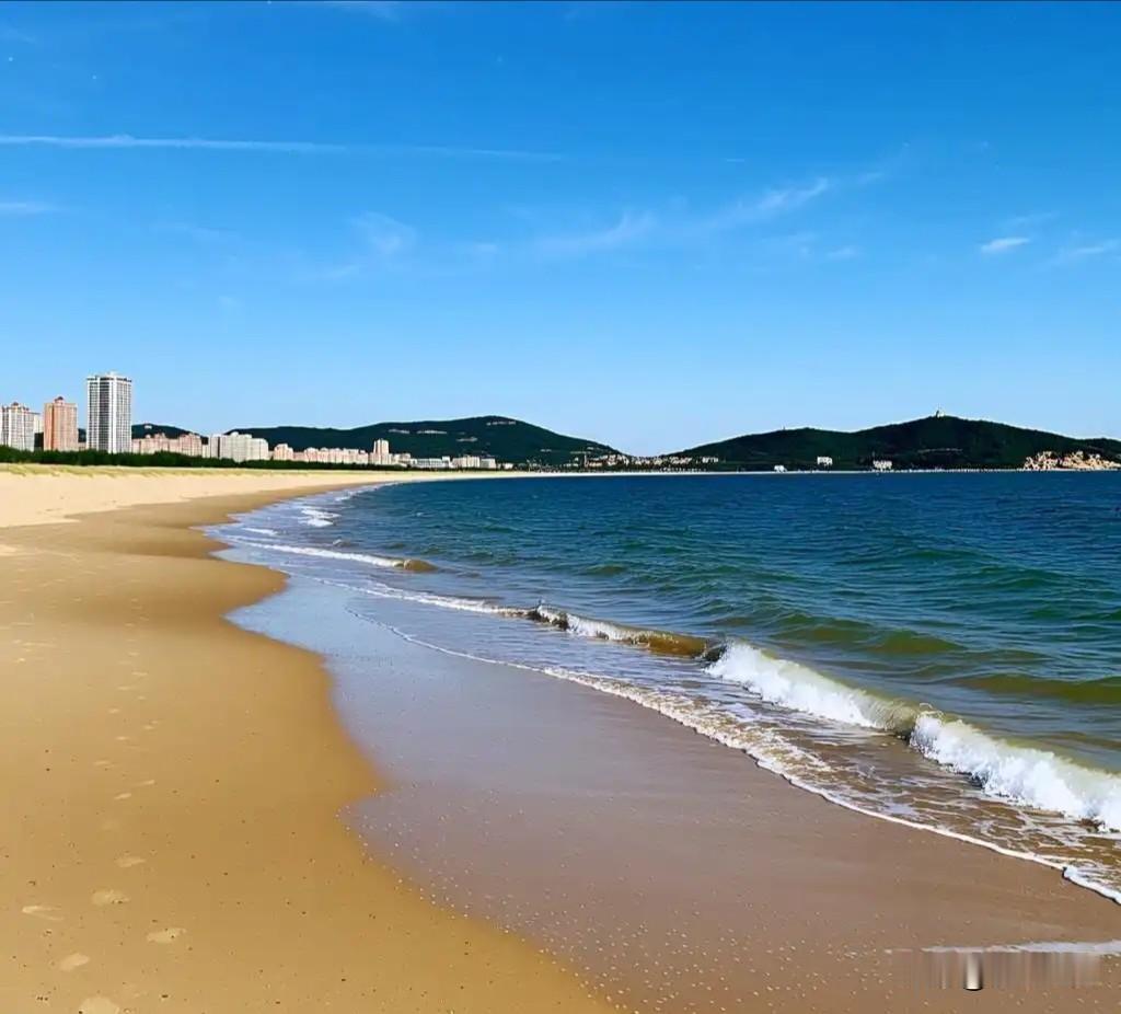乳山的海真美啊，去过了那么多海边城市，感觉乳山的海最清澈，全国那么多老人到乳山养