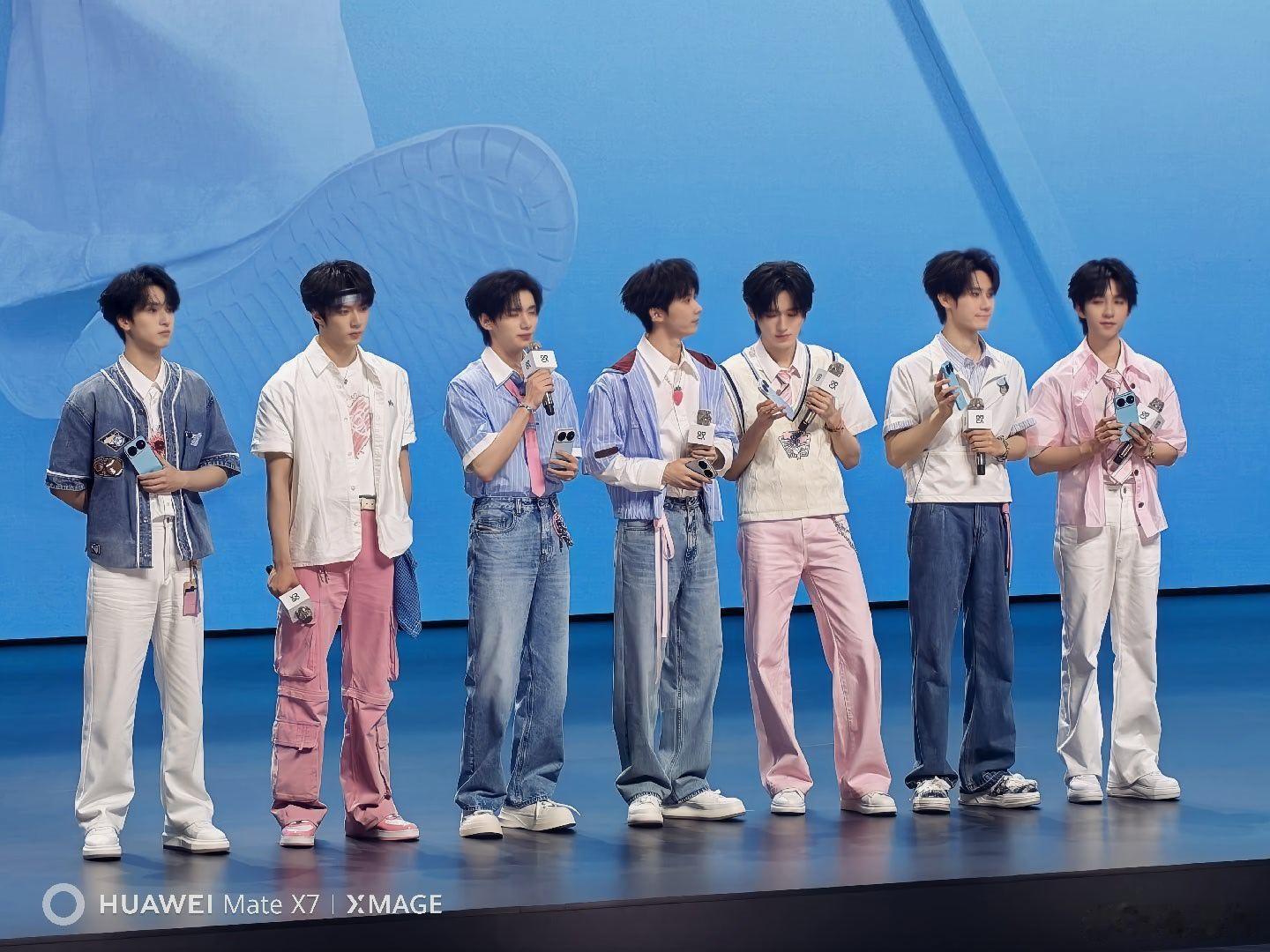 时代少年团+华为Nova16 华为nova16时代少年团 成都·高新体育中心体育