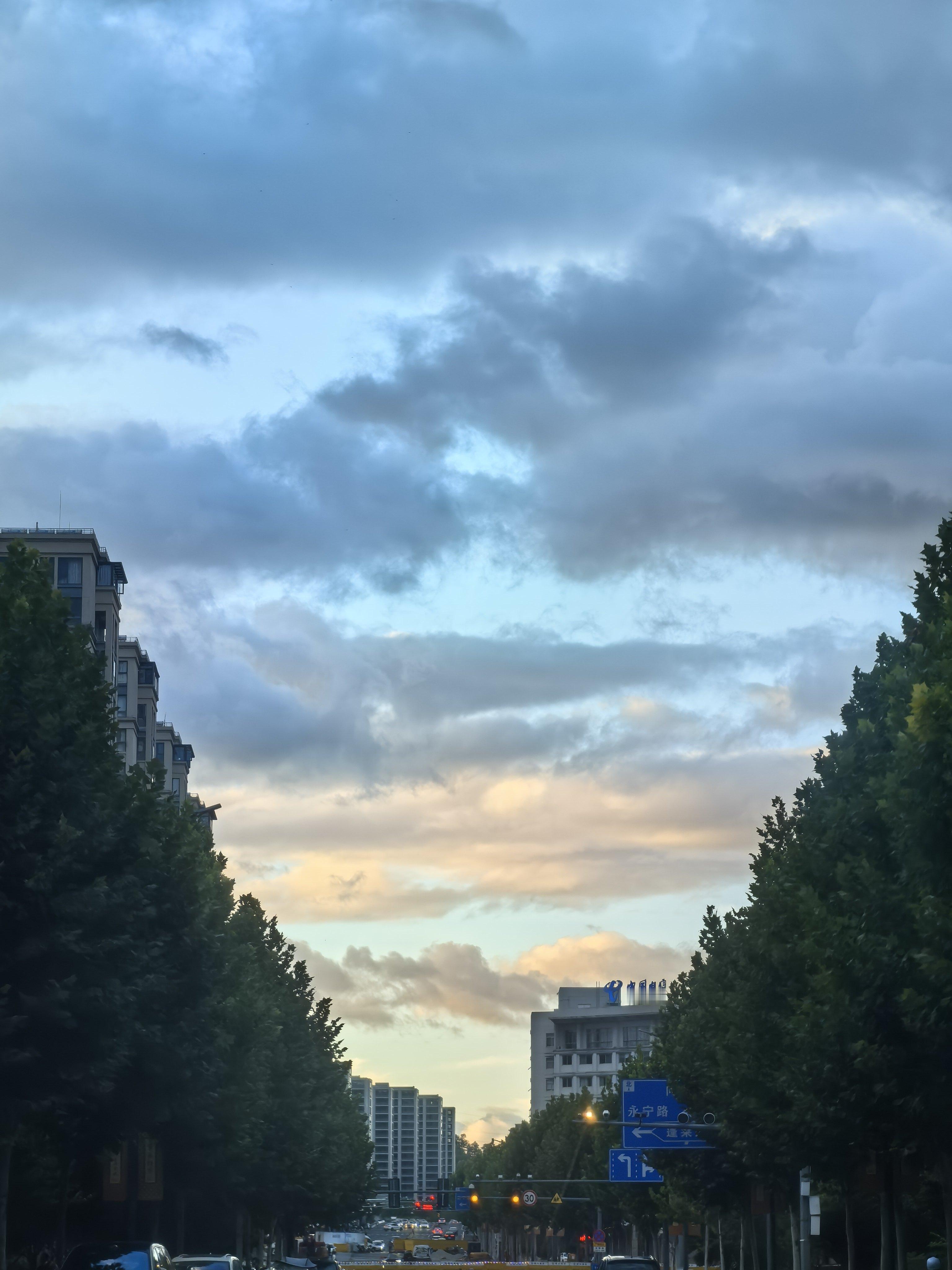 最近的每天傍晚都在下雨 