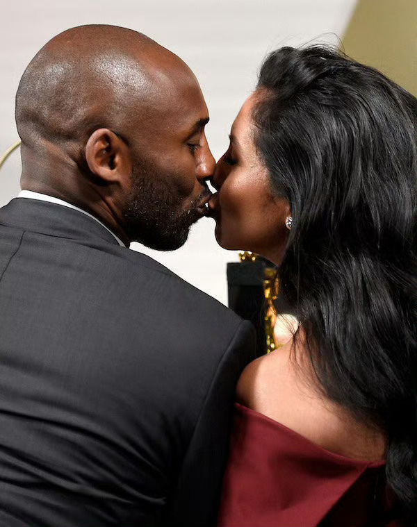 人生苦短，你会陷入泥潭，灰心丧气，你不得不砥砺前行，永不言弃❤️科比退役的第36